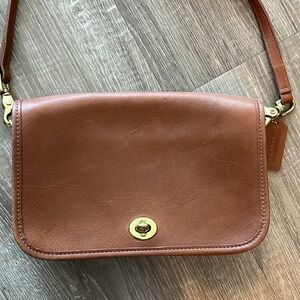 Vintage Coach crossbody bag